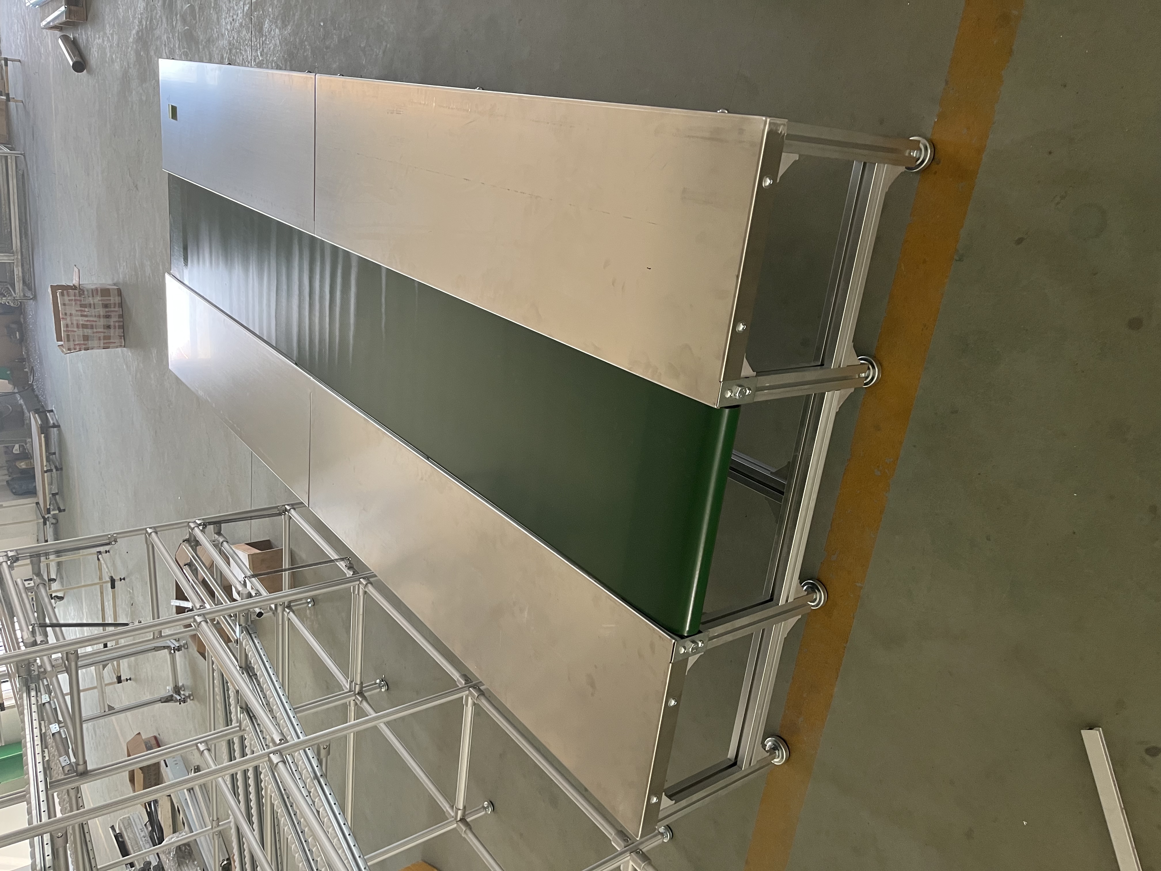 兩側平臺加輸送機流水線